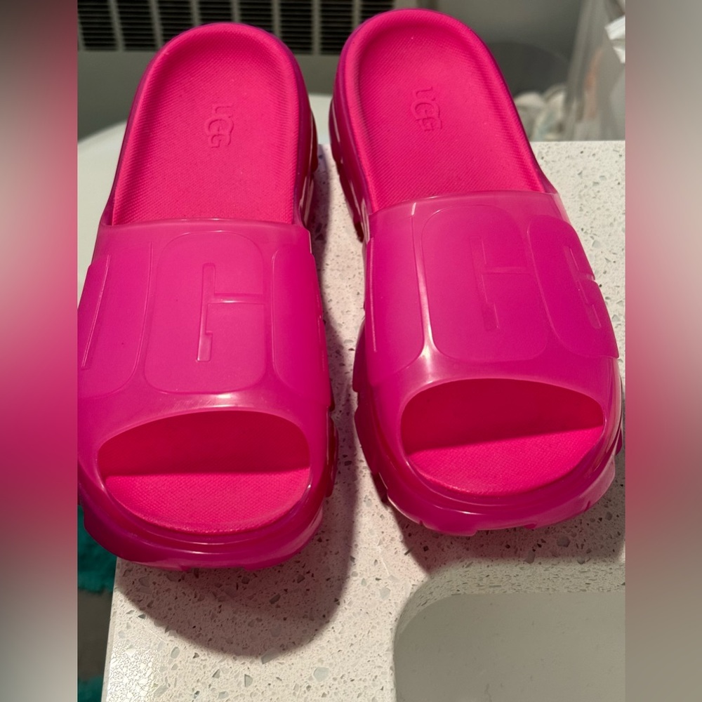 Ugg Jelly Slide in Dragon Fruit (hot pink) size seven. NWOT
